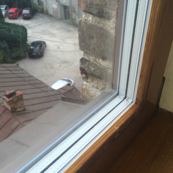 Installation of the triple package in wooden windows